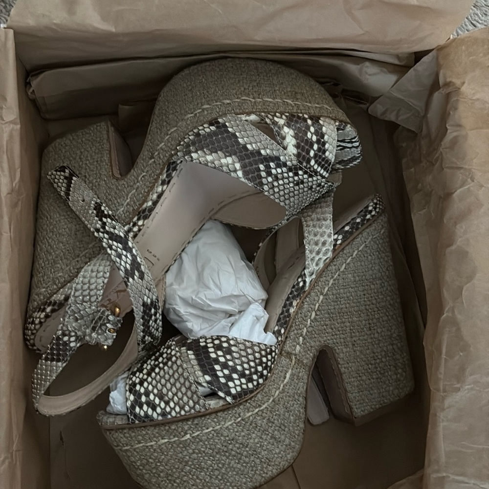 Prada sandals. Pitone Roccia. 37.5
